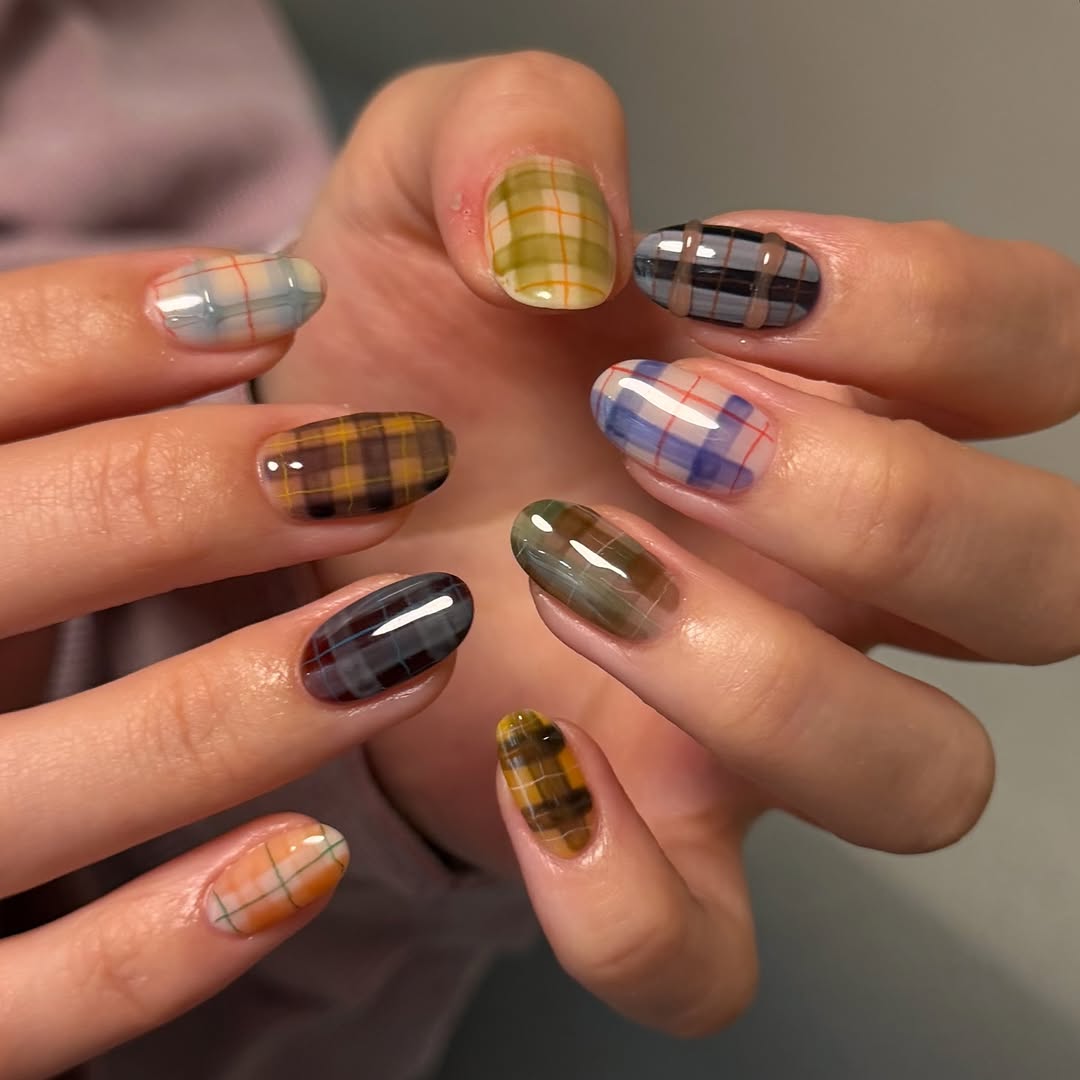 Karirani nokti su in