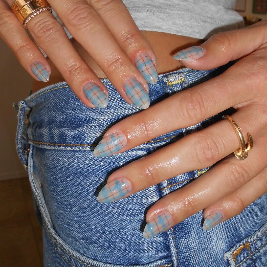 Karirani nokti su in