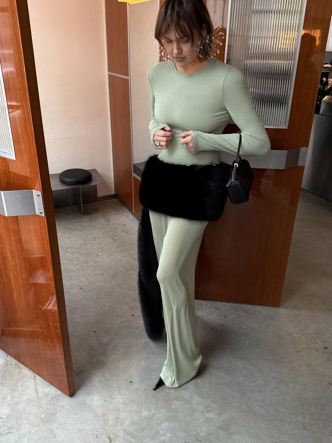 Krzneni šal oko struka je in