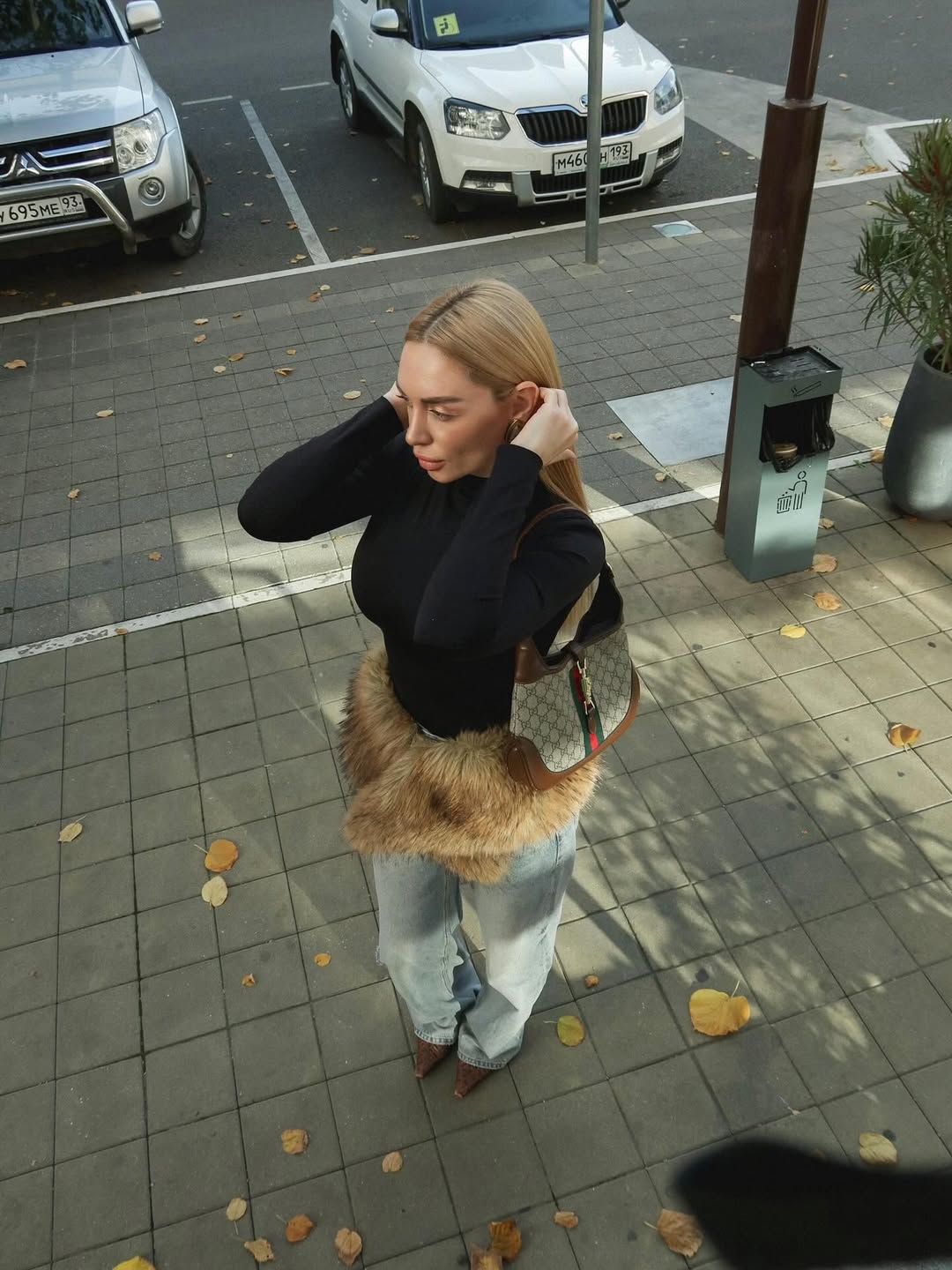 Krzneni šal oko struka je in