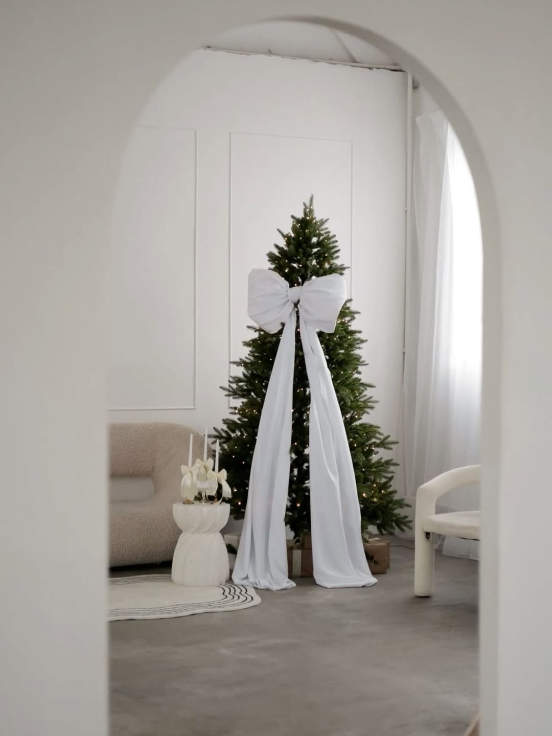 Minimalističke jelke sa mašnama 