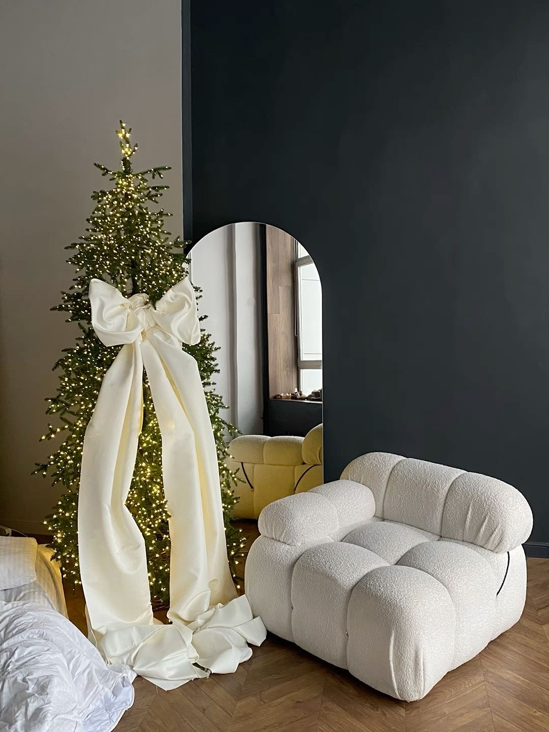 Minimalističke jelke sa mašnama 