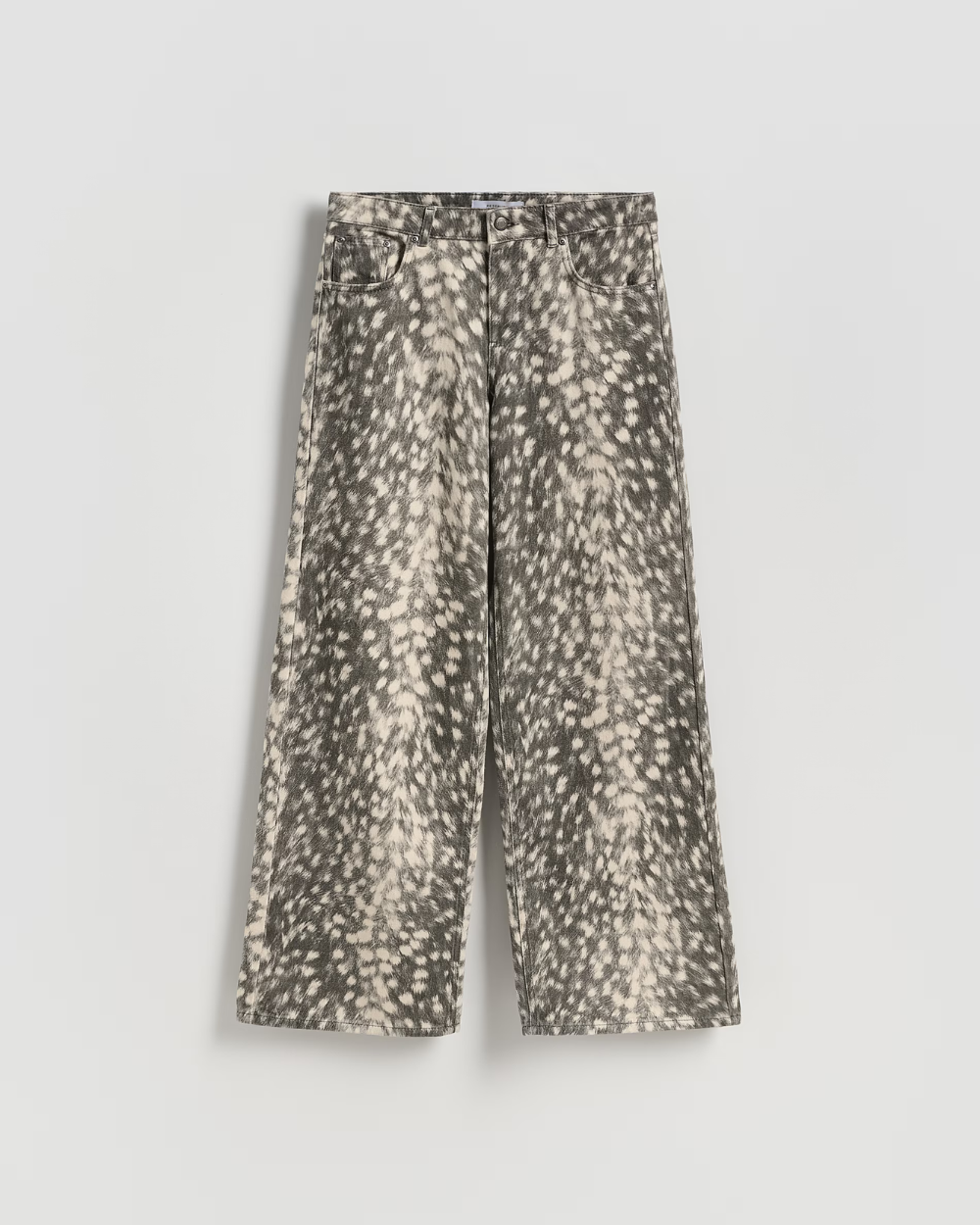 Farmerke i pantalone u printu su in