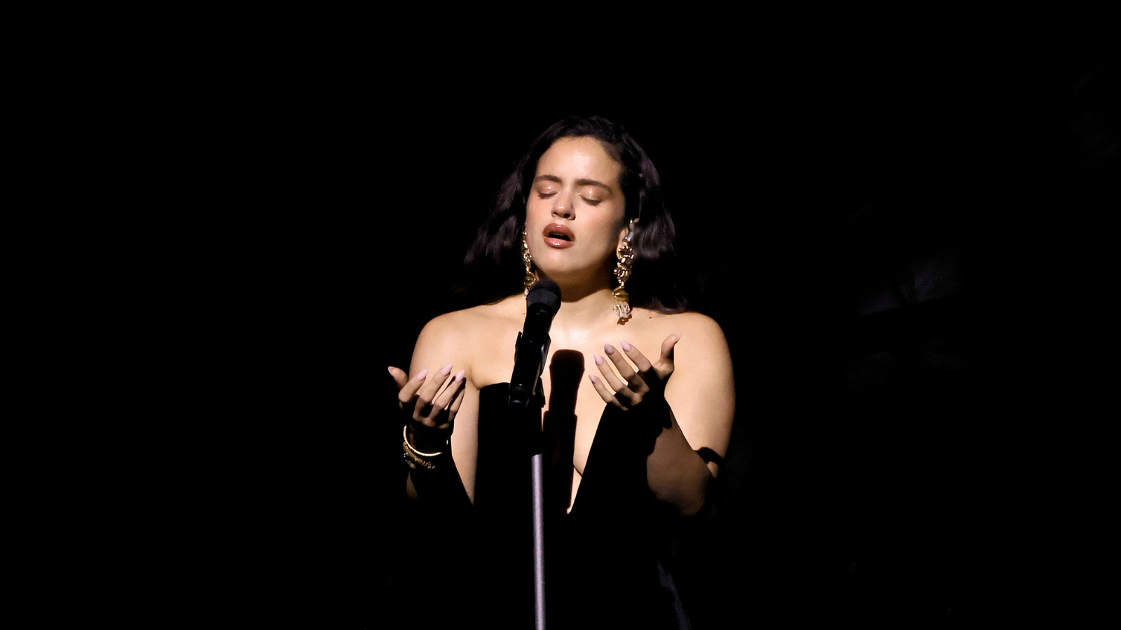 Rosalia je izdala „LUX