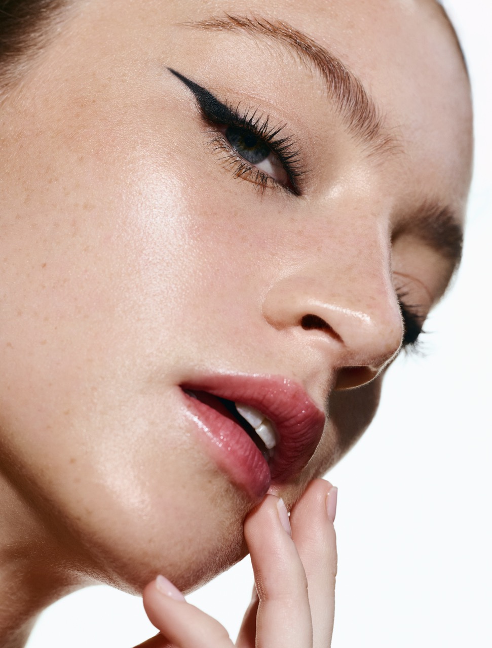 Lepota & Zdravlje beauty editorijal: 5 timeless makeup lookova9