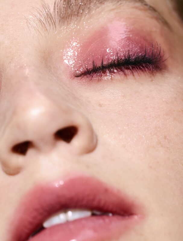 Beauty nasleđe sa potpisom bezvremenski: 5 makeup lookova u susret prazničnoj sezoni