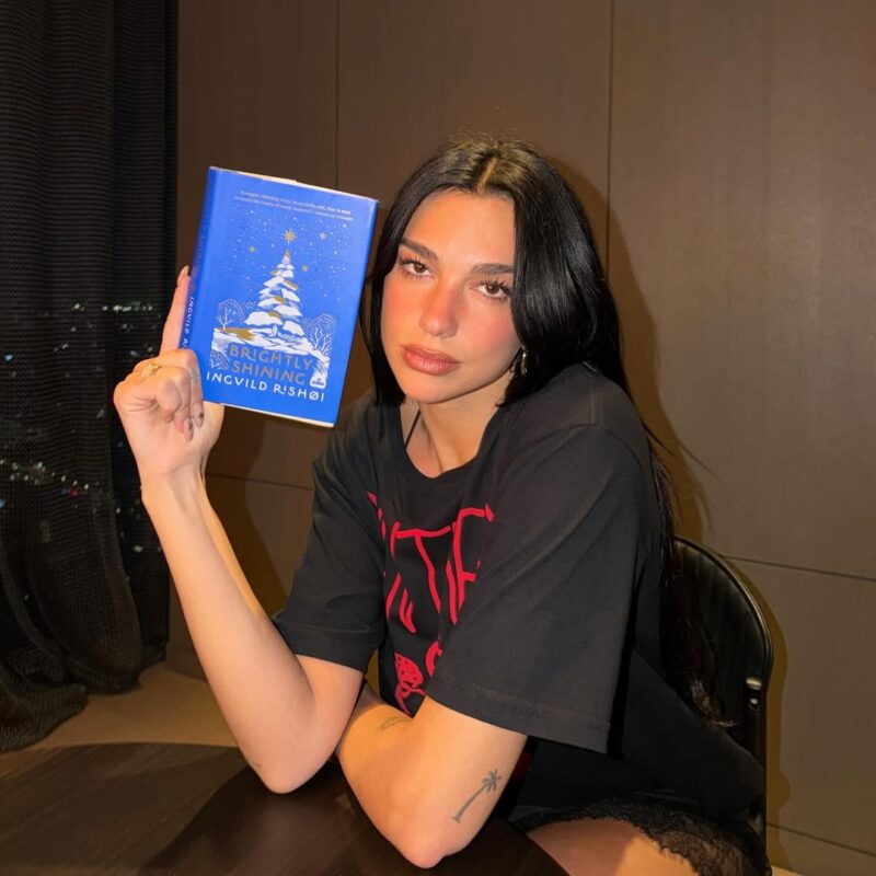 Manikir koji osvaja Instagram: Dua Lipa donosi novi praznični hit