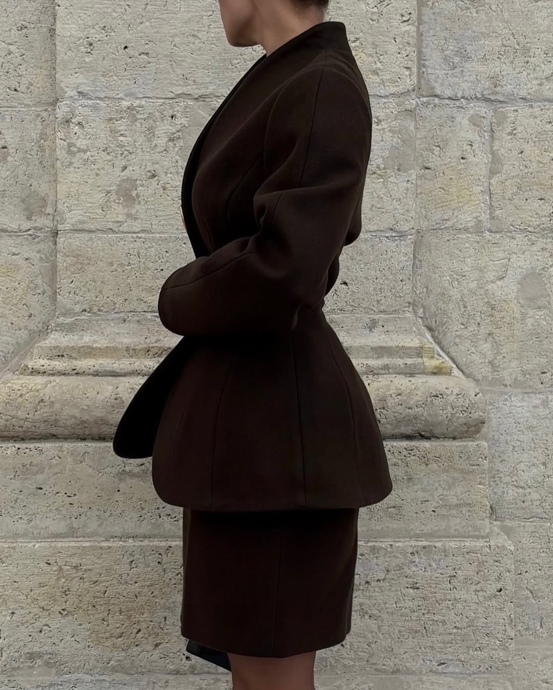 Peplum sakoi i džemperi su in