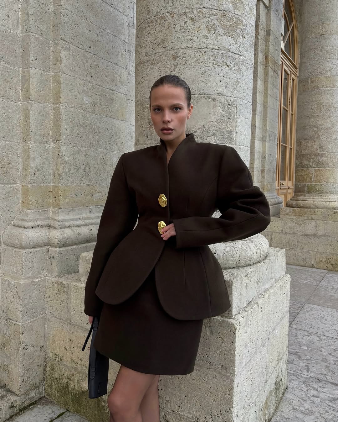 Peplum sakoi i džemperi su in