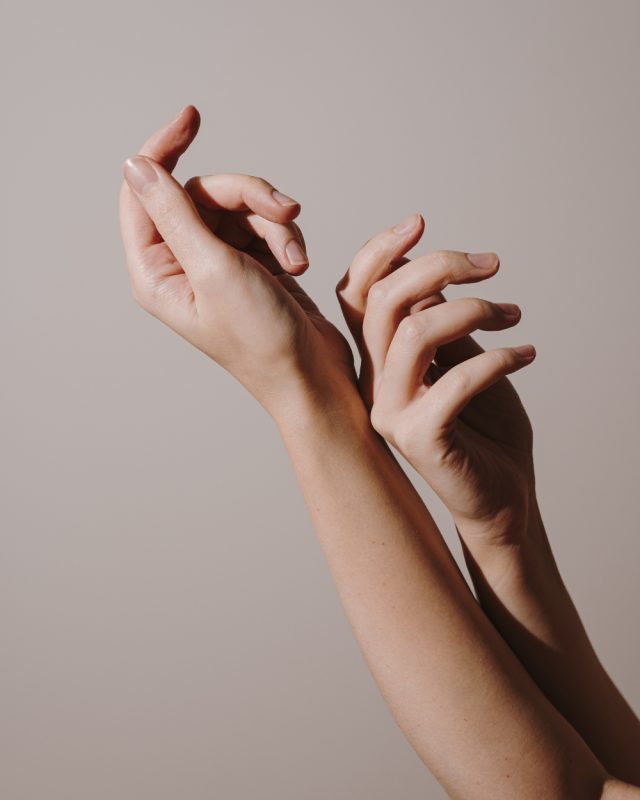 Balazm vs krema za ruke: Kako odabrati idealnu opciju?